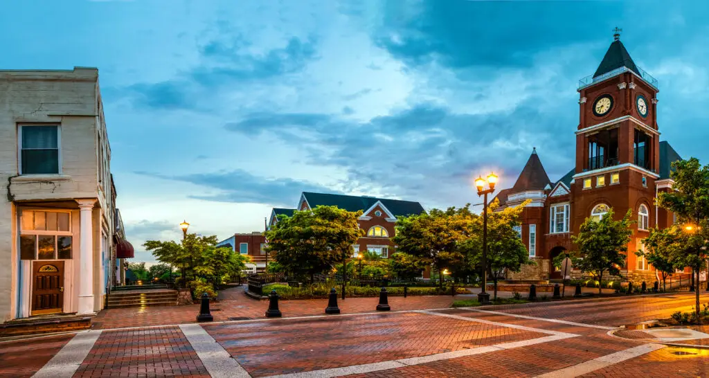 SylogistGov ERP Panoramic view of town square in Dallas, Georgia, after sunset